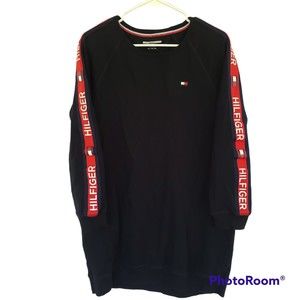 Tommy Hilfiger Crewneck sweater top size XL arm spellout